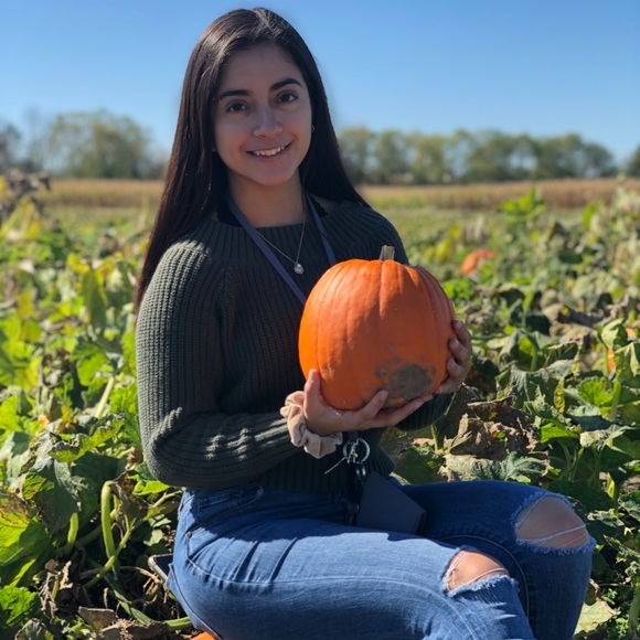 Meet your Posher, Christa - Picture 2 of 2